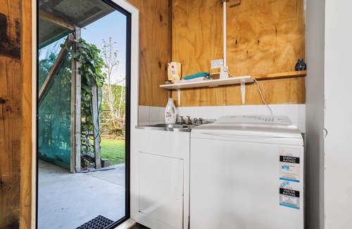 Whakamarama House | Bayview Cottage - Whakamarama Holiday Home