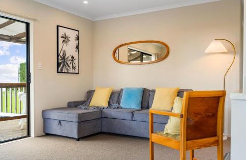 Whakamarama House | Bayview Cottage - Whakamarama Holiday Home