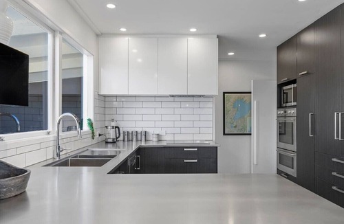 Two Mile Bay House | Bayview Modern, Stunning views & Hot Tub