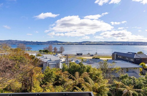 Two Mile Bay House | Bayview Modern, Stunning views & Hot Tub