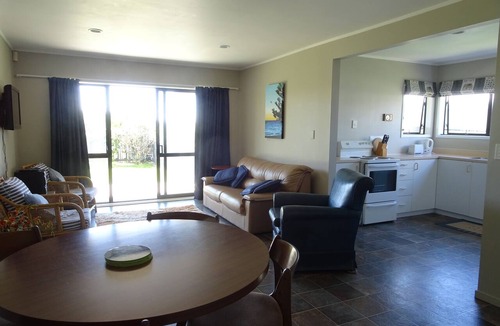 Ohope House | Beach Bach on Ocean Rd - MIDWEEK SPECIAL AVAILABLE