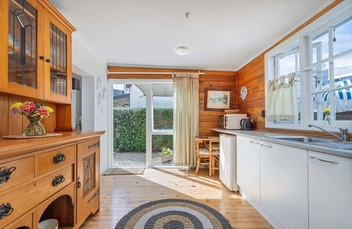 Whitianga Cottage | Beach Folly