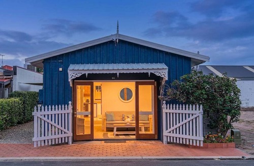 Whitianga Cottage | Beach Folly