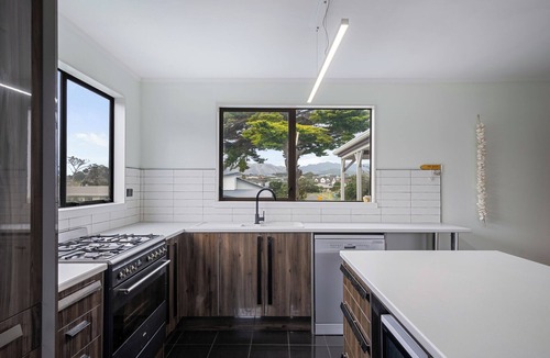 Waikanae House | Beach Haven Manor - Waikanae Beach Holiday Home