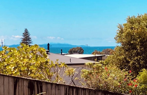 Red Beach Apartment | Beach life at Red Beach Self-Contained Flat