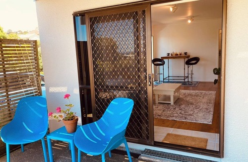 Red Beach Apartment | Beach life at Red Beach Self-Contained Flat