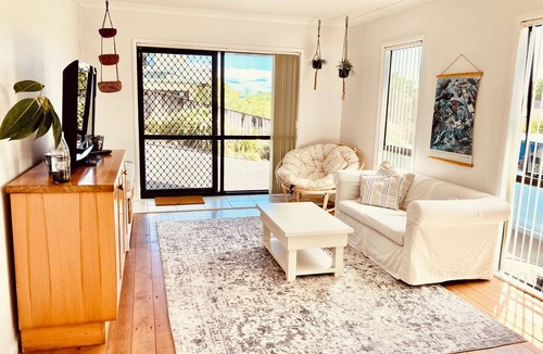 Red Beach Apartment | Beach life at Red Beach Self-Contained Flat