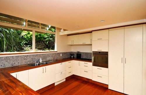 Britannia Heights House | Beach Views - Architectural, Sea Views, Location!