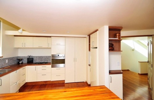 Britannia Heights House | Beach Views - Architectural, Sea Views, Location!