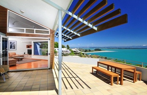 Britannia Heights House | Beach Views - Architectural, Sea Views, Location!