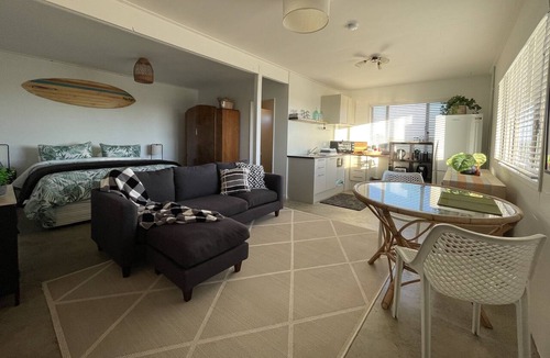 Glinks Gully Apartment | Beachfront Coastal Studio at Glinks Gully