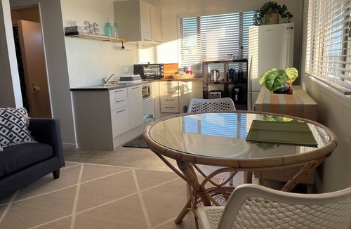 Glinks Gully Apartment | Beachfront Coastal Studio at Glinks Gully