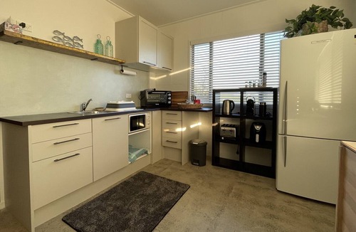 Glinks Gully Apartment | Beachfront Coastal Studio at Glinks Gully