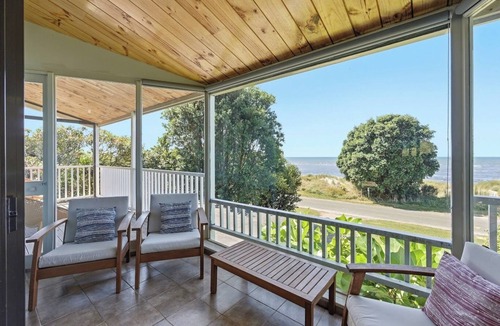 Collingwood House | Beachfront home-dogs allowed