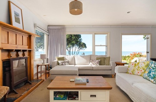 Wainui House | Beachfront Kiwi bach with direct beach access