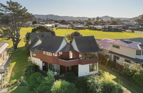 Pauanui House | Beachfront Landing - Pauanui Holiday Home
