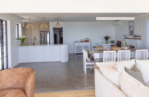 Bell Block House | Beachfront Luxury Retreat & Sauna with Sea Views