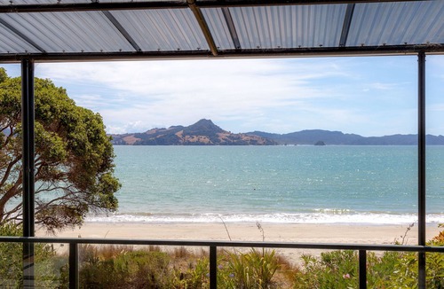 Cooks Beach House | BEACHFRONT MODERN HOME - COOKS BEACH HOLIDAY HOME in Cooks Beach