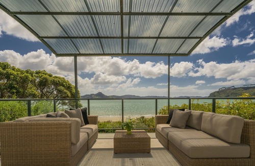 Cooks Beach House | BEACHFRONT MODERN HOME - COOKS BEACH HOLIDAY HOME in Cooks Beach