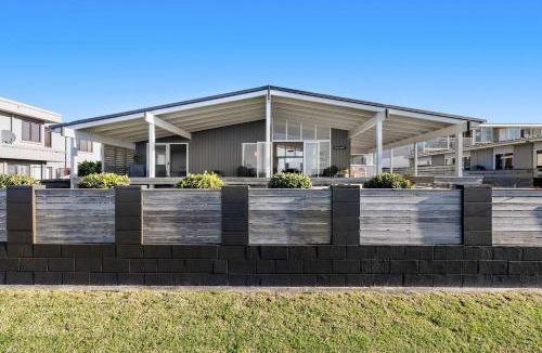 Mount Maunganui House | Beachfront Retreat