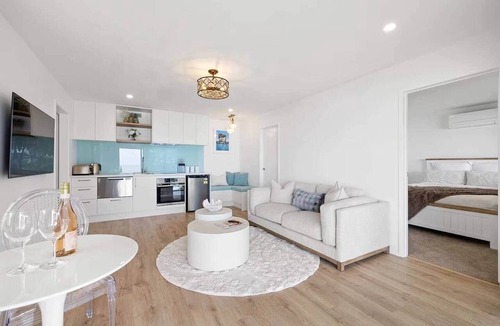 Bell Block House | Beachfront Studio - Ocean Views - Bell Block