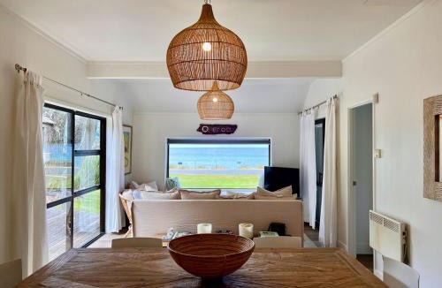 Russell House | Beachside Bach