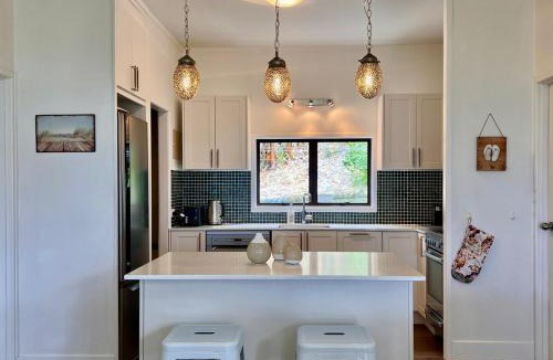 Russell House | Beachside Bach