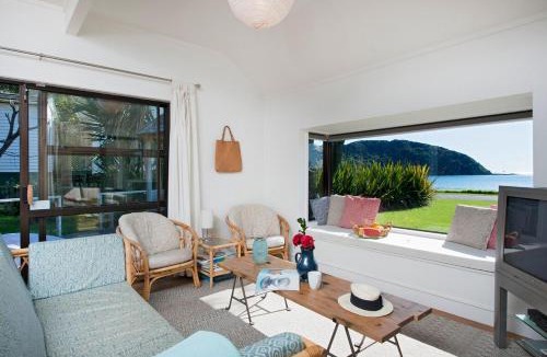 Russell House | Beachside Bach
