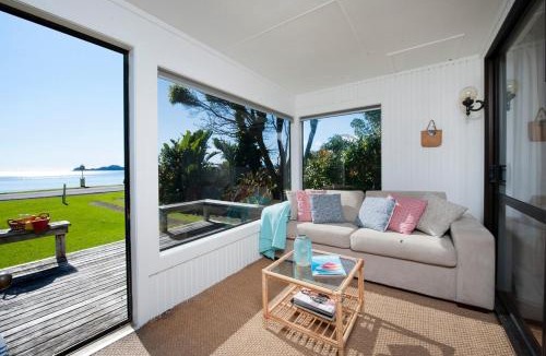 Russell House | Beachside Bach