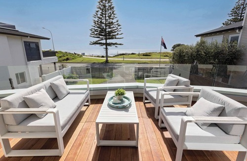Mount Maunganui House | Beachside Blue - Stunning ocean views