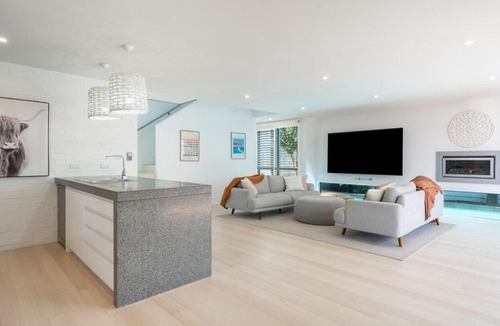 Papamoa Beach House | Beachside Retreat with Private Pool