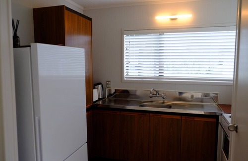 Whiritoa Apartment | Beachside Studio with Sea Glimpses - steps to the beach