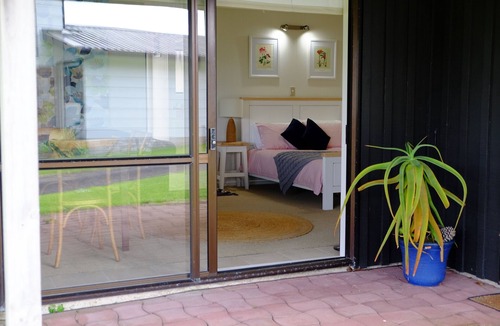 Whiritoa Apartment | Beachside Studio with Sea Glimpses - steps to the beach