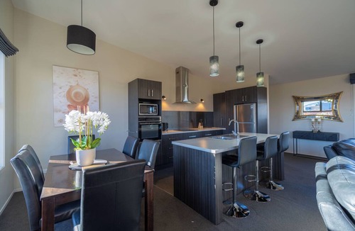 Te Anau House | Beautiful 4 bedroom home in the picturesque Fiordland town of Te Anau