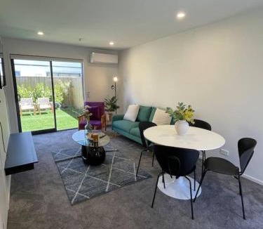 Avondale House | Beautiful Auckland 1 Bed 1 Bath