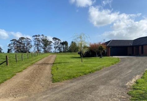 Kihikihi House | Beautiful Home with Rural Views