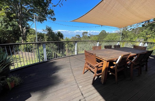 Titirangi Apartment | Beautiful Titirangi Bush & Sea View Santuary with large entertainers deck.