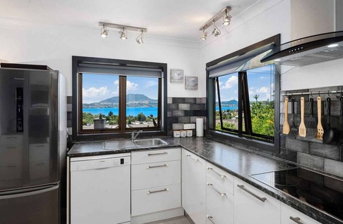 Acacia Bay House | Beauty By The Bay Beautiful Lake views and Spa Pool