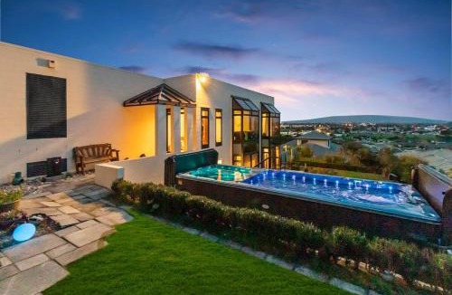 Te Awamutu House | Beauty with Panoramic Views of Mount Pirongia