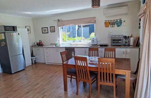 Mangawhai Heads House | Beks Retreat, 100 metres walk to Estuary,