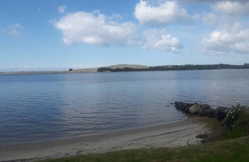 Mangawhai Heads House | Beks Retreat, 100 metres walk to Estuary,