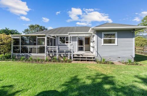 Oakura House | Bell Cottage - Oakura Holiday Home