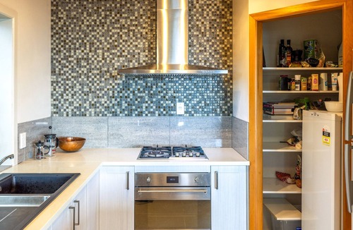 Waiheke Island House | Belle Bird Place - Onetangi Holiday Home