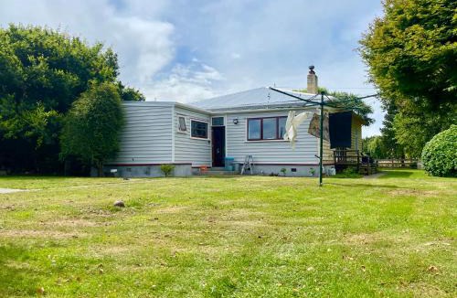 Waimatuku Villa | Big Fully Equipped 3BRM Quiet Farm House Near Beach & 12 min to Town
