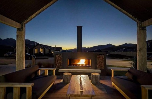 Jacks Point House | Big mountain views, Fireside evenings