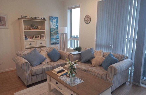 Paraparaumu Beach Apartment | Bijou at the Beach ! Cozy 1-bedroom apartment in wonderful Paraparaumu Beach!