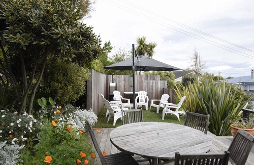 Nelson House | Bisley Beach House - 3 minutes walk to Tahunanui Beach