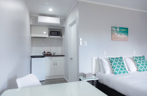Gisborne Hotel | Bk's Palm Court Motor Lodge