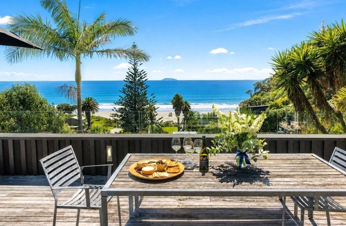 Onetangi House | Black Bach - Onetangi Beach & Sea Views