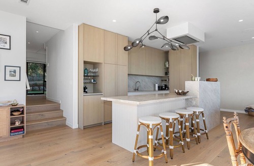 Langs Beach House | Black House Red Roof - Langs Beach Holiday Home